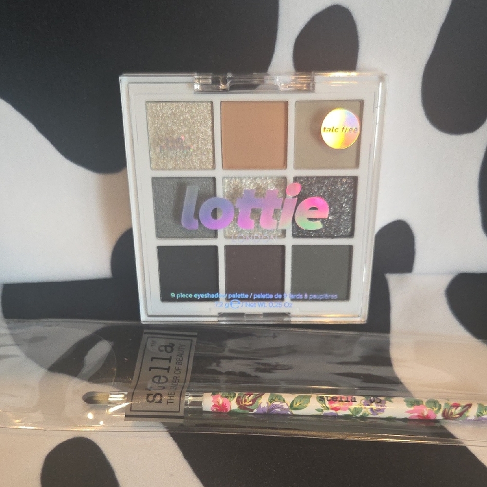 Lottie 9-Piece Eyeshadow Palette with Brush